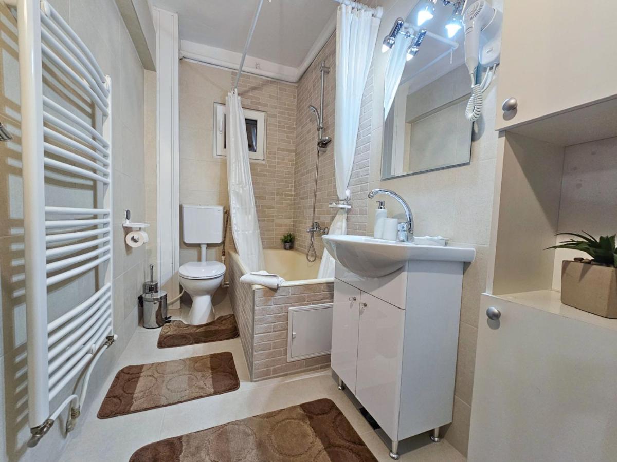 Central Park Apartment Turda Exterior photo